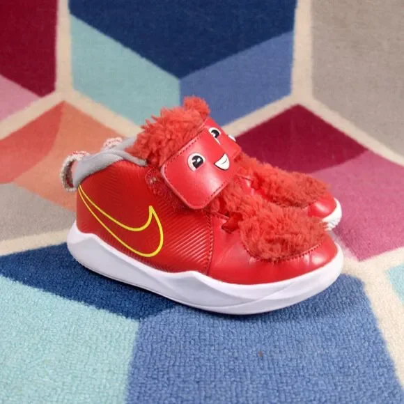 Nike Team Hustle D9 Lil Fast N Furry Chile Red Kids Shoes CT4066-600 Size 10C - Picture 3 of 6